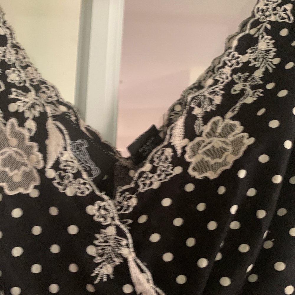 Elegant Black and Cream Lace Sleepwear